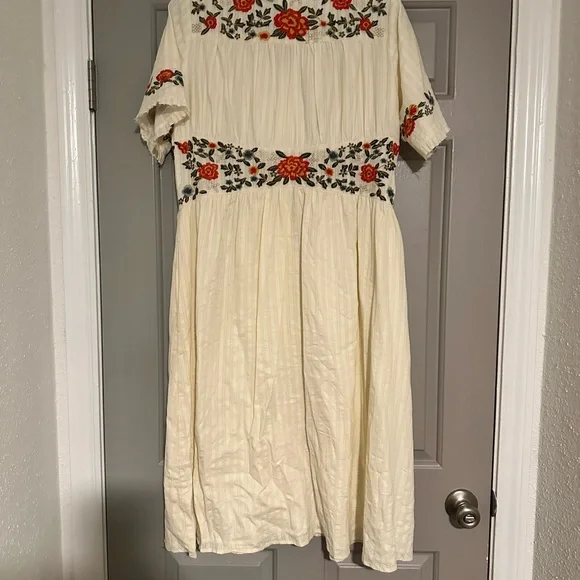 Roolee embroidered floral dress - Picture 3 of 9